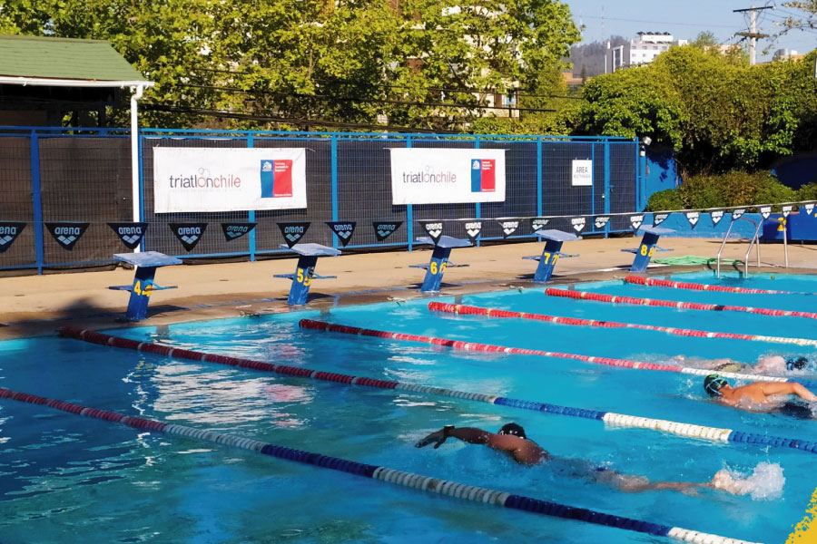 Selección nacional de triatlón retoma sus entrenamientos de natación