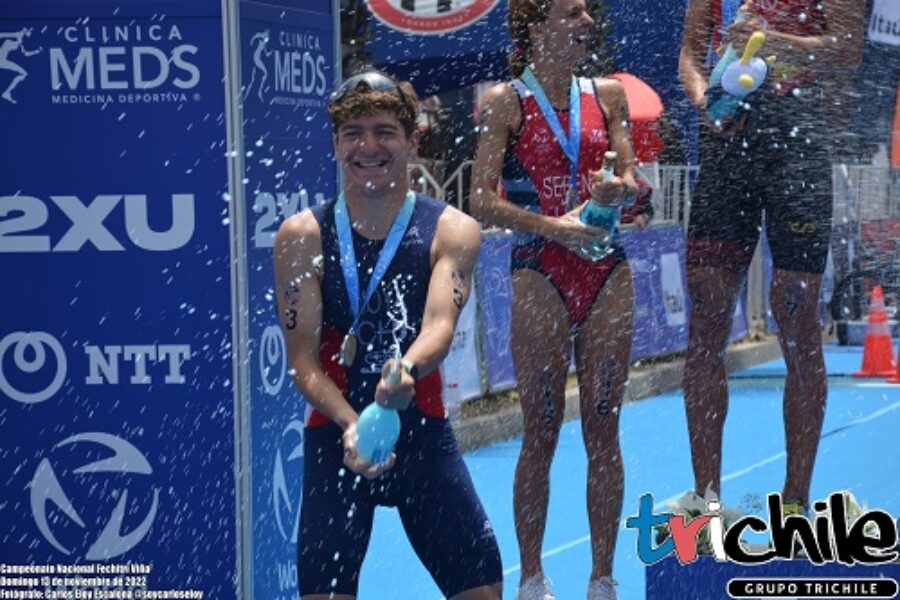 Diego Moya es reconocido como el mejor triatleta del año